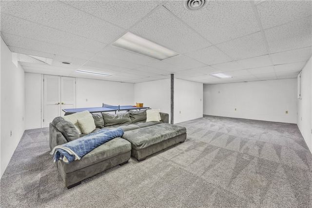 17 Oakshire Way, Henrietta, NY 14534