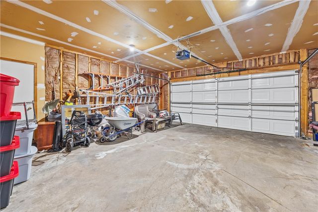 17 Oakshire Way, Henrietta, NY 14534