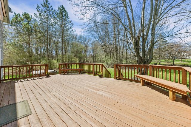 17 Oakshire Way, Henrietta, NY 14534