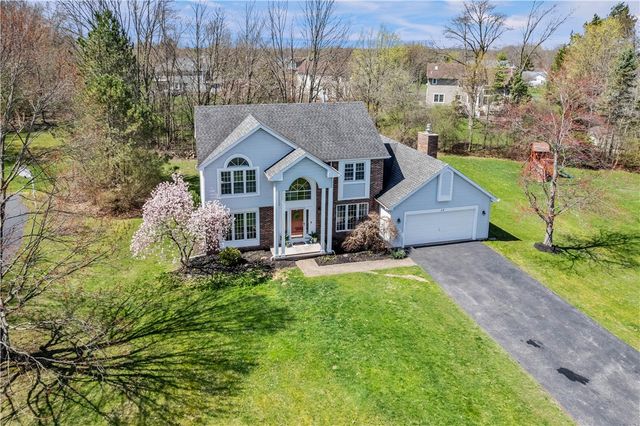 17 Oakshire Way, Henrietta, NY 14534