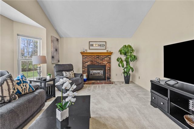 17 Oakshire Way, Henrietta, NY 14534