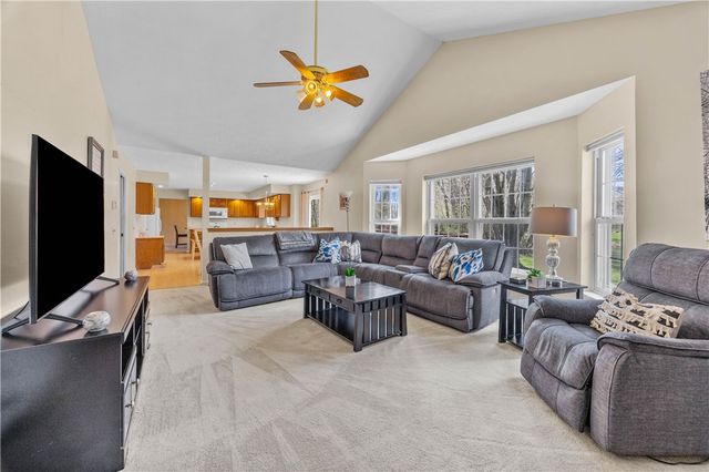 17 Oakshire Way, Henrietta, NY 14534