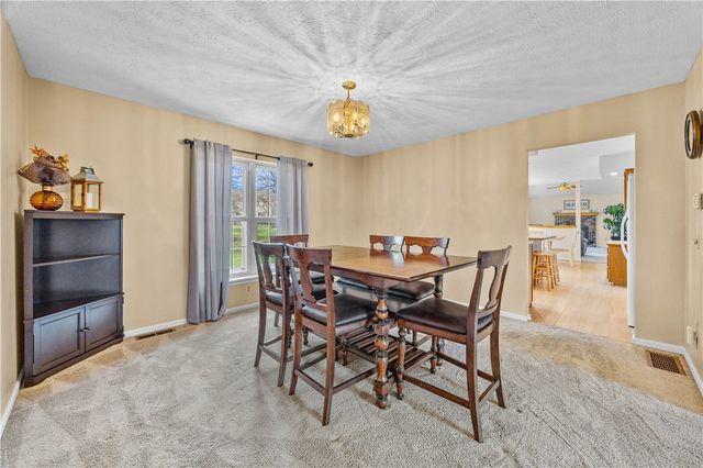 17 Oakshire Way, Henrietta, NY 14534