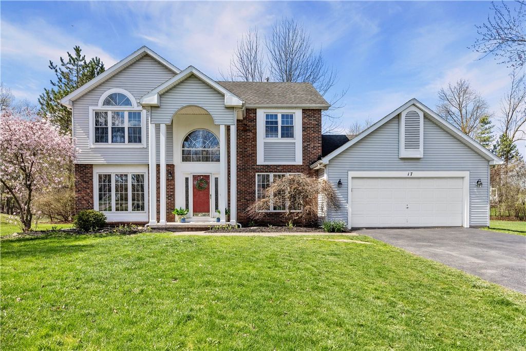 17 Oakshire Way, Henrietta, NY 14534