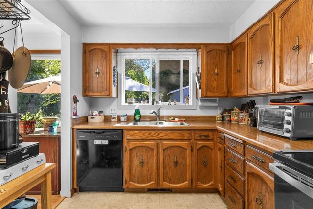 2346 Springbrook Road, Medford, OR 97504