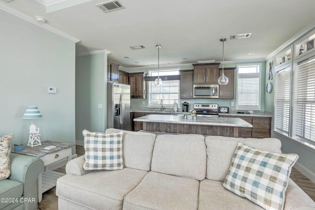 Image 11 of property listing at 20 Gulf Drive, Panama City Beach, FL 32408