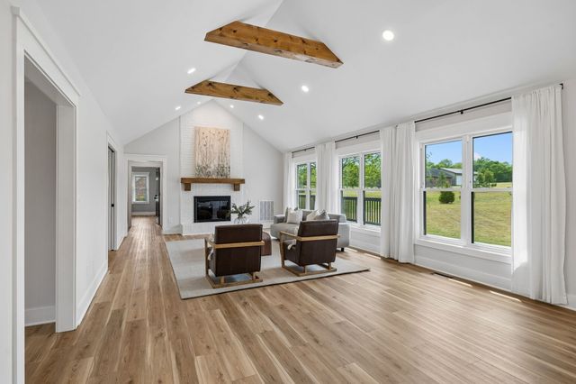 1930 Rock Springs Rd, Columbia, TN 38401