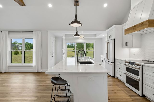 1930 Rock Springs Rd, Columbia, TN 38401