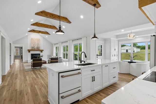 1930 Rock Springs Rd, Columbia, TN 38401
