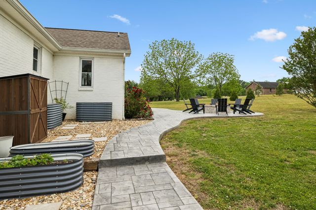 1930 Rock Springs Rd, Columbia, TN 38401