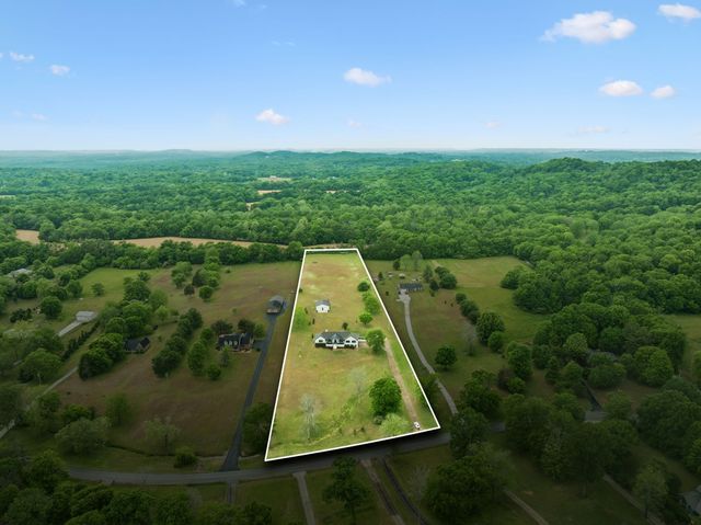 1930 Rock Springs Rd, Columbia, TN 38401