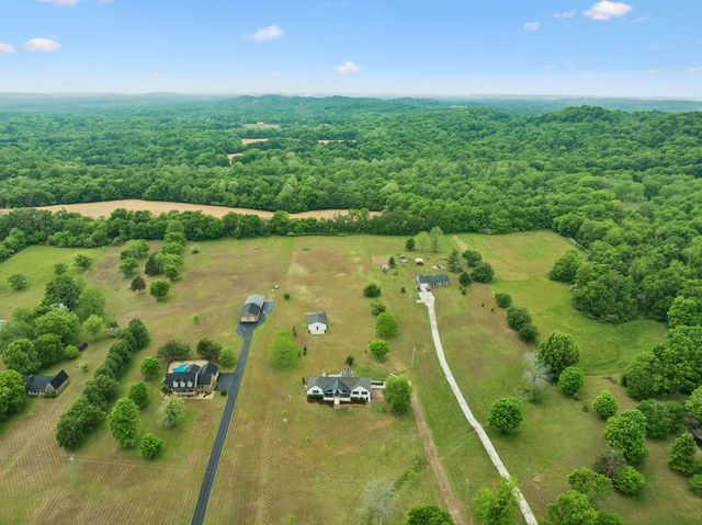 1930 Rock Springs Rd, Columbia, TN 38401