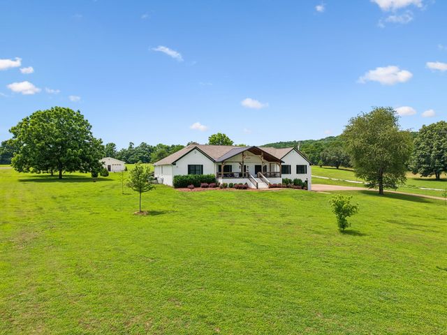 1930 Rock Springs Rd, Columbia, TN 38401