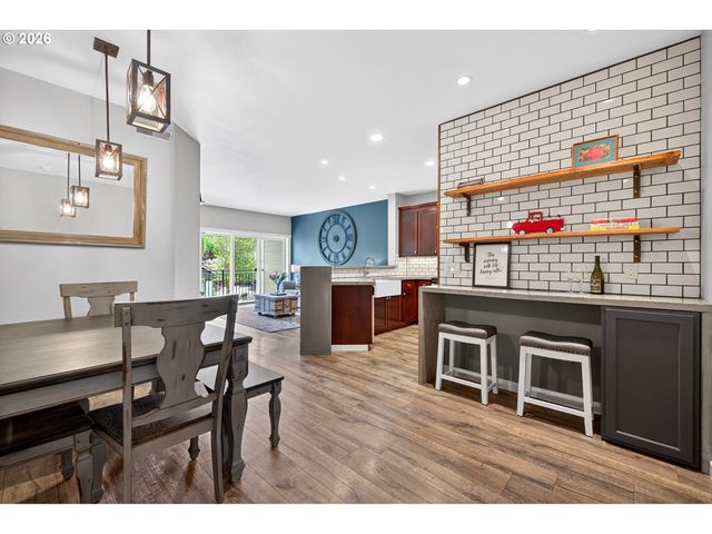 3555 SUMMERLINN Dr, West Linn, OR 97068