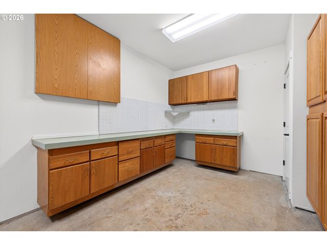3555 SUMMERLINN Dr, West Linn, OR 97068