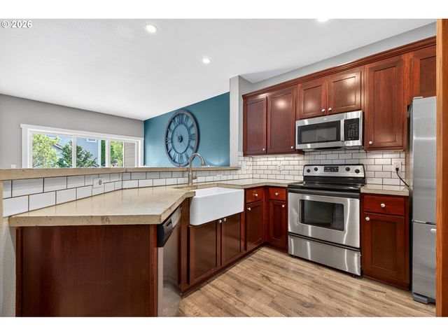 3555 SUMMERLINN Dr, West Linn, OR 97068