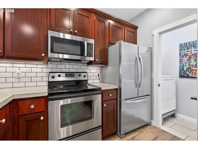 3555 SUMMERLINN Dr, West Linn, OR 97068
