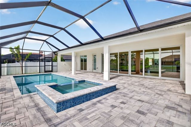 3033 SW 11th PL, Cape Coral, FL 33914