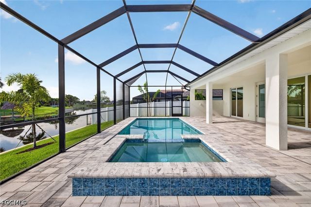3033 SW 11th PL, Cape Coral, FL 33914