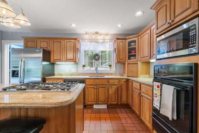 670 Webster St, Marshfield, MA 02050