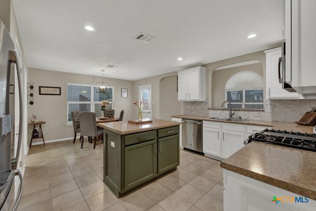 716 Hollow Ridge, Schertz, TX 78108