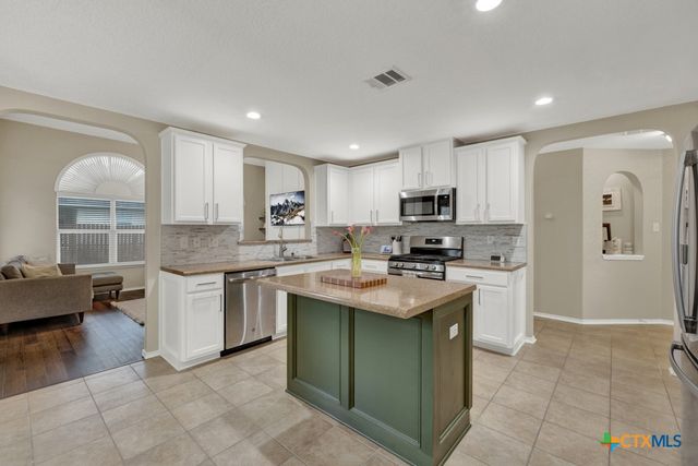 716 Hollow Ridge, Schertz, TX 78108