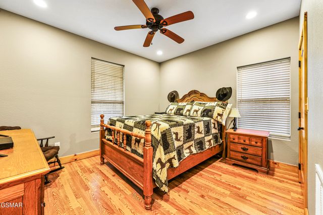 4876 Pearl Valley Road, Sevierville, TN 37876