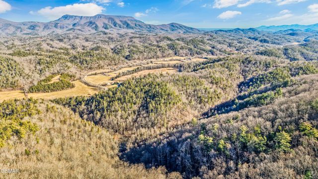 4876 Pearl Valley Road, Sevierville, TN 37876