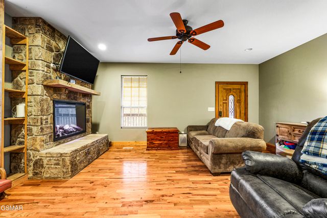 4876 Pearl Valley Road, Sevierville, TN 37876