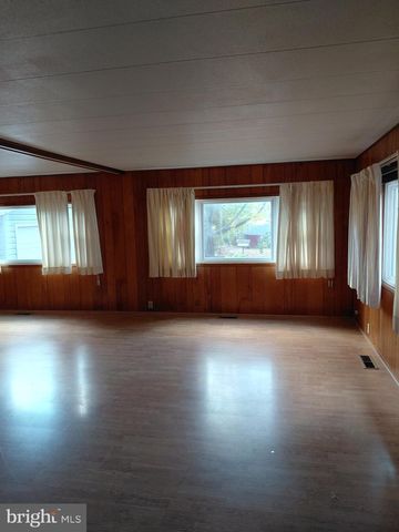 11 TRENTON ST, Petersburg, WV 26847