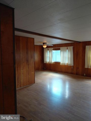 11 TRENTON ST, Petersburg, WV 26847