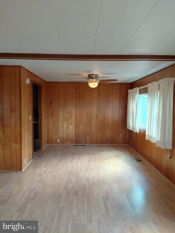 11 TRENTON ST, Petersburg, WV 26847