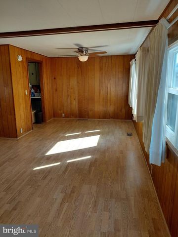 11 TRENTON ST, Petersburg, WV 26847