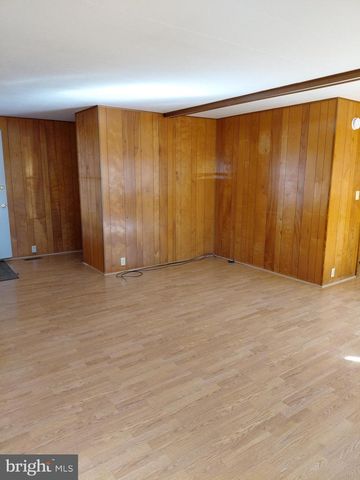 11 TRENTON ST, Petersburg, WV 26847