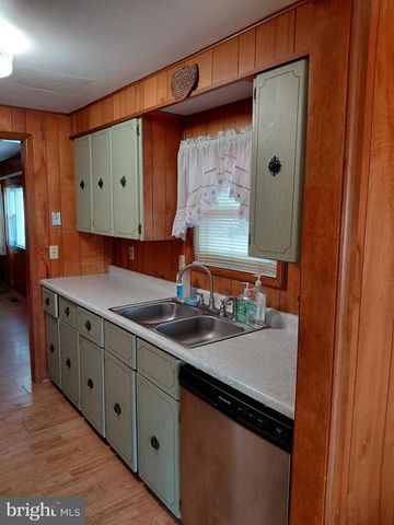 11 TRENTON ST, Petersburg, WV 26847