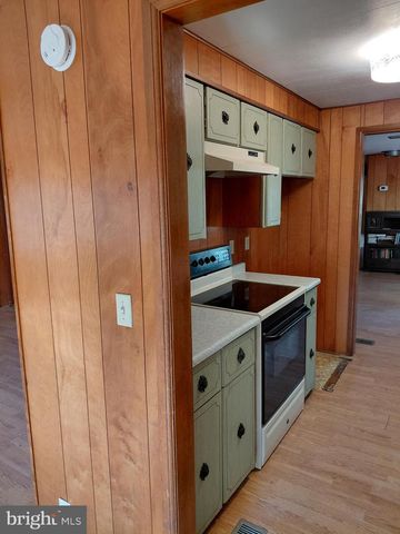 11 TRENTON ST, Petersburg, WV 26847