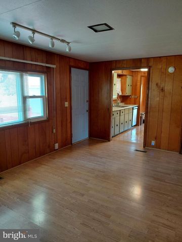 11 TRENTON ST, Petersburg, WV 26847