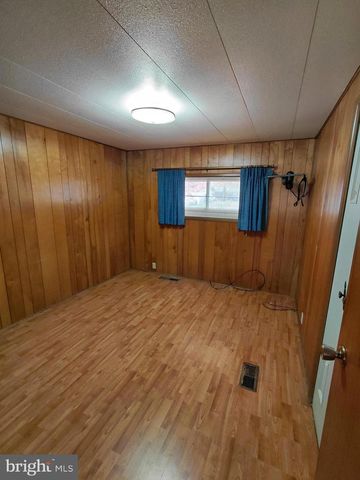 11 TRENTON ST, Petersburg, WV 26847