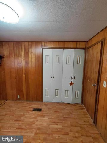 11 TRENTON ST, Petersburg, WV 26847