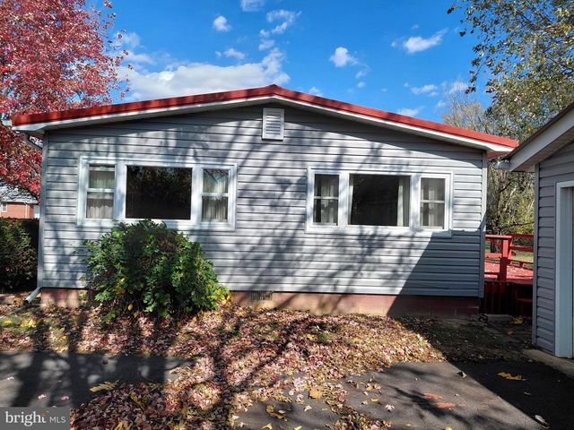 11 TRENTON ST, Petersburg, WV 26847