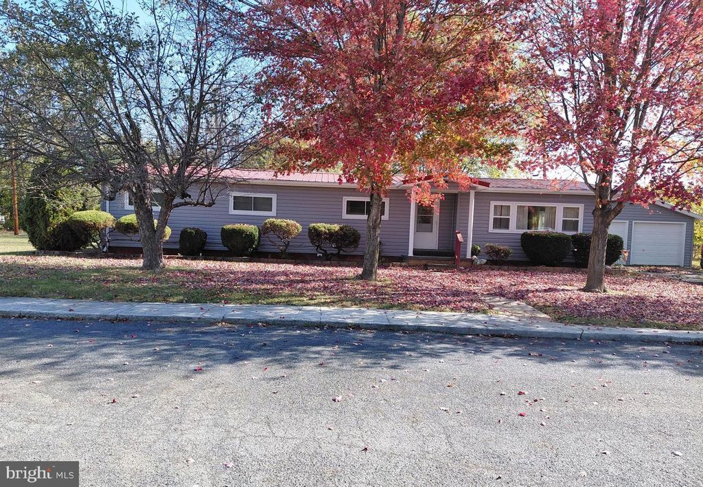 11 TRENTON ST, Petersburg, WV 26847