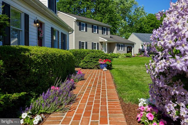 8 VILLAGE SQUARE, Willow Street, PA 17584