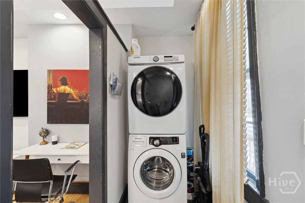 Image 10 of property listing at 527/529 E Gwinnett, Savannah, GA 31401