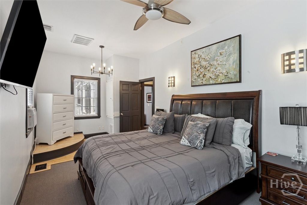 Image 13 of property listing at 527/529 E Gwinnett, Savannah, GA 31401