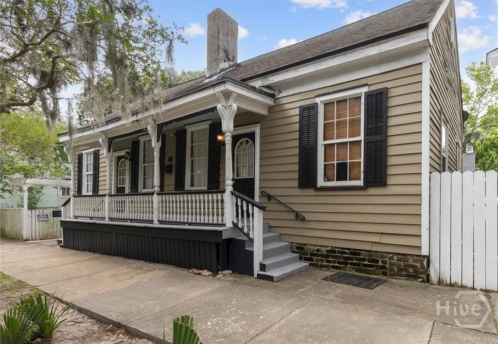 Image 3 of property listing at 527/529 E Gwinnett, Savannah, GA 31401