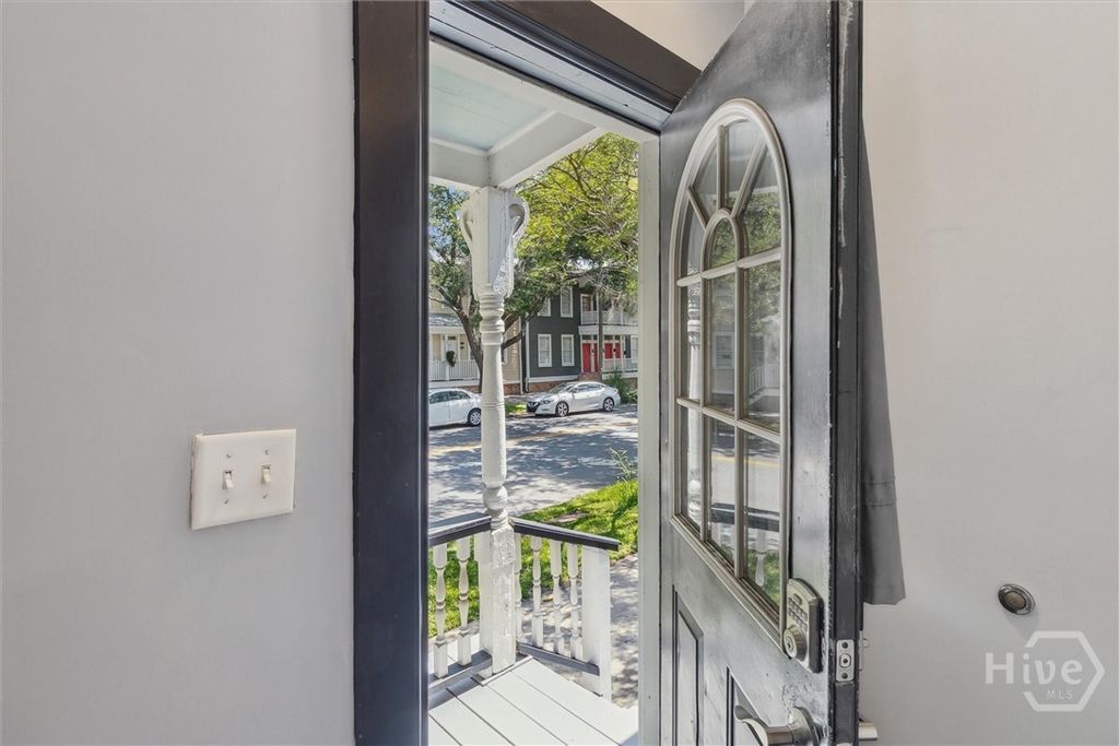 Image 4 of property listing at 527/529 E Gwinnett, Savannah, GA 31401