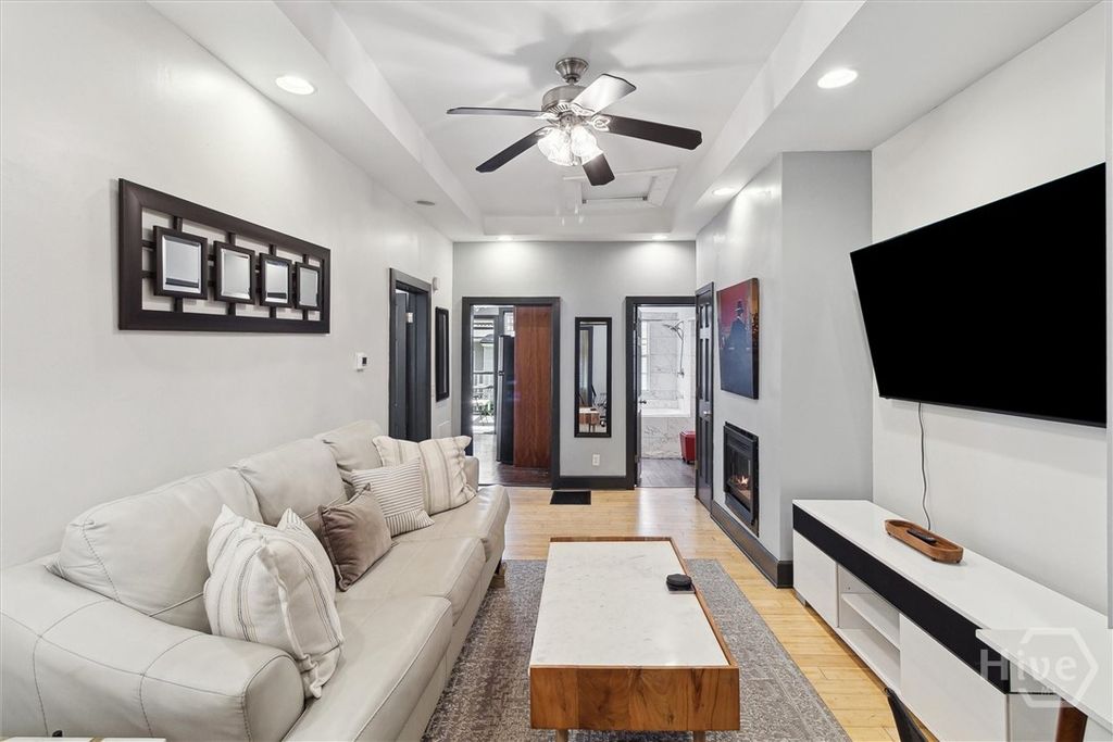 Image 6 of property listing at 527/529 E Gwinnett, Savannah, GA 31401