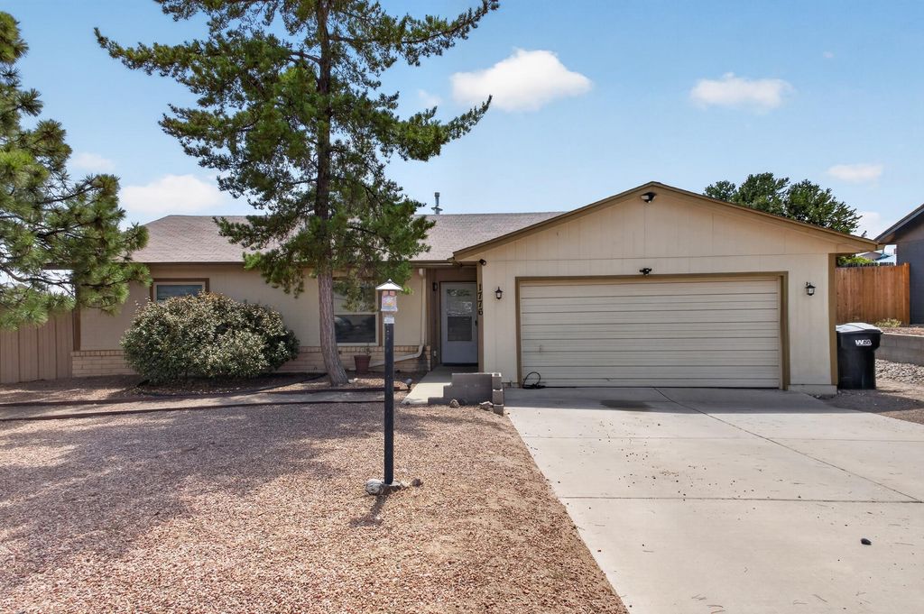 1776 Borealis Avenue SE, Rio Rancho, NM 87124
