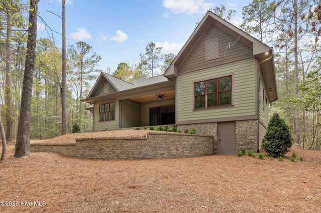 12 Hemlock Court, Pinehurst, NC 28374