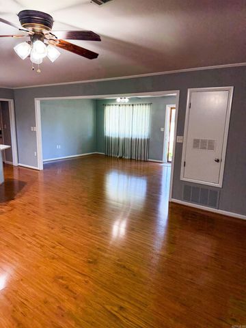 1104 Locust Street, Beebe, AR 72012